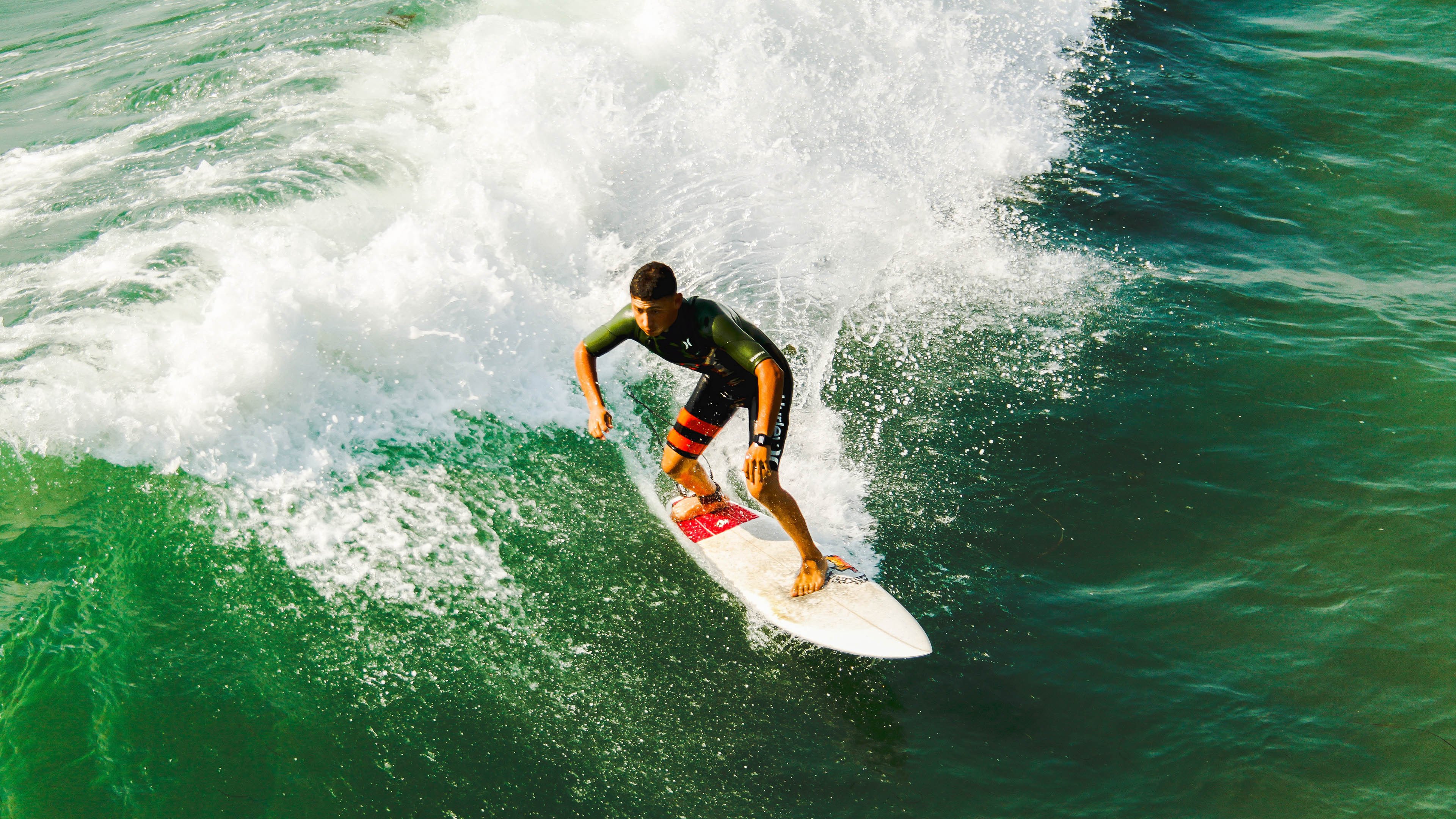 灰熊主打高位挡拆快速创造空间机会，灰熊的控卫